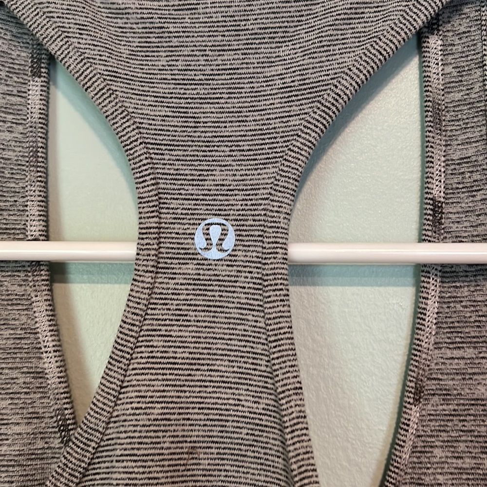 Lululemon Razor Back Tank 0082 - Picture 3 of 3